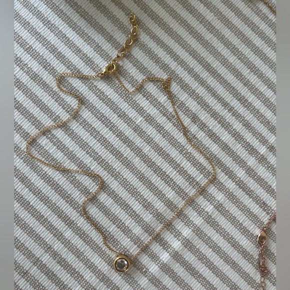 Elegant Gold Tone Solitaire Crystal Pendant Necklace - Picture 3 of 6